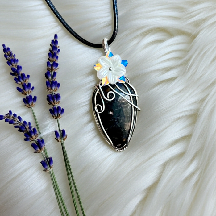 Nuummite Pendant | Sterling Silver & Silver Filled Wire