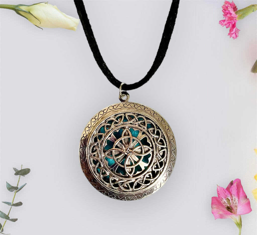 Aromatherapy Locket Pendants - Connie’s Crystals 
