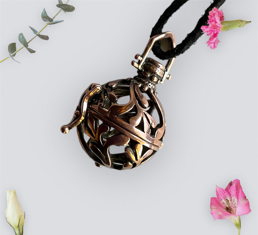 Aromatherapy Locket Pendants - Connie’s Crystals 