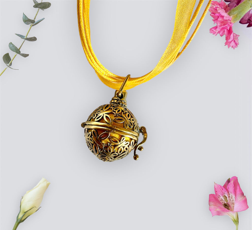 Aromatherapy Locket Pendants - Connie’s Crystals 